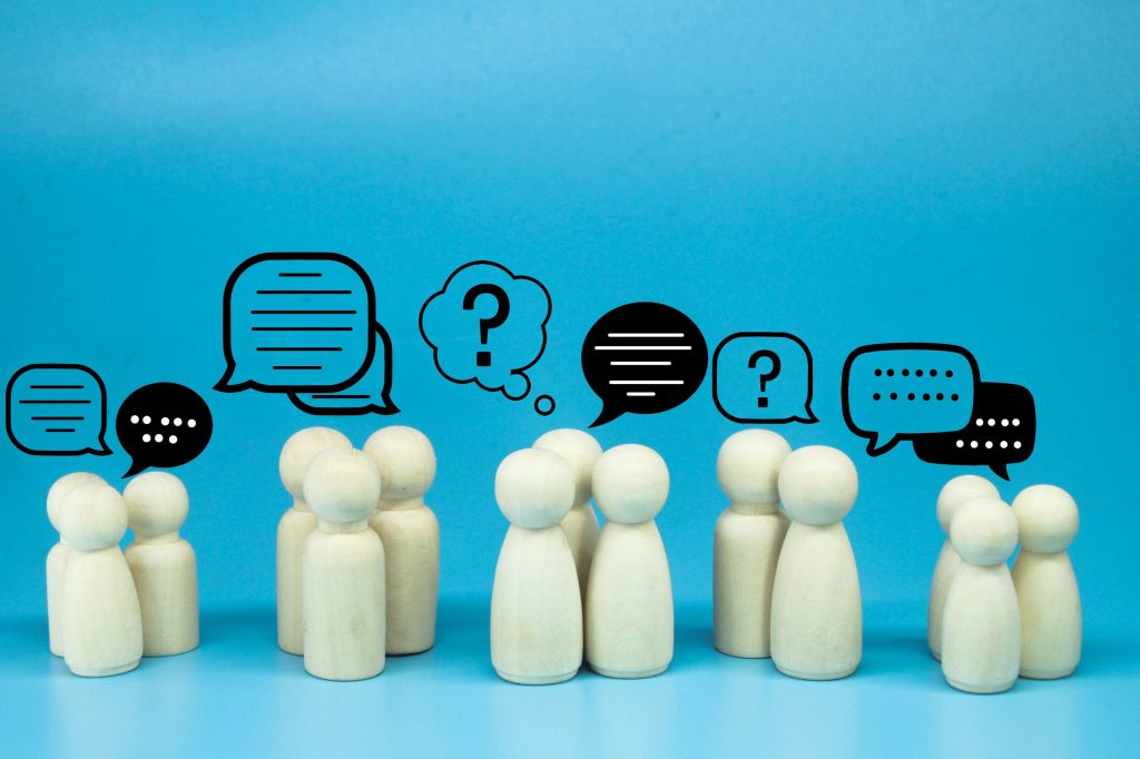 Wooden figures with chat icons representing Mocean SMS solutions web portal for business owners and marketers to send campaigns easily.